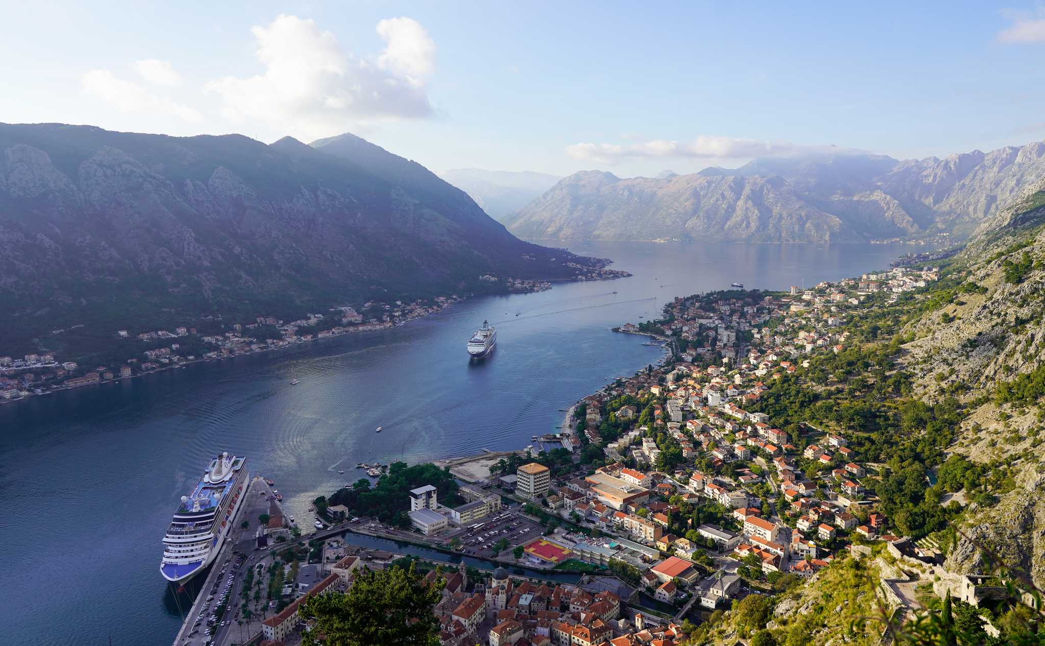Servicios de traslado en coche privado en Teleférico de Kotor - vista panorámica de Teleférico de Kotor en Montenegro