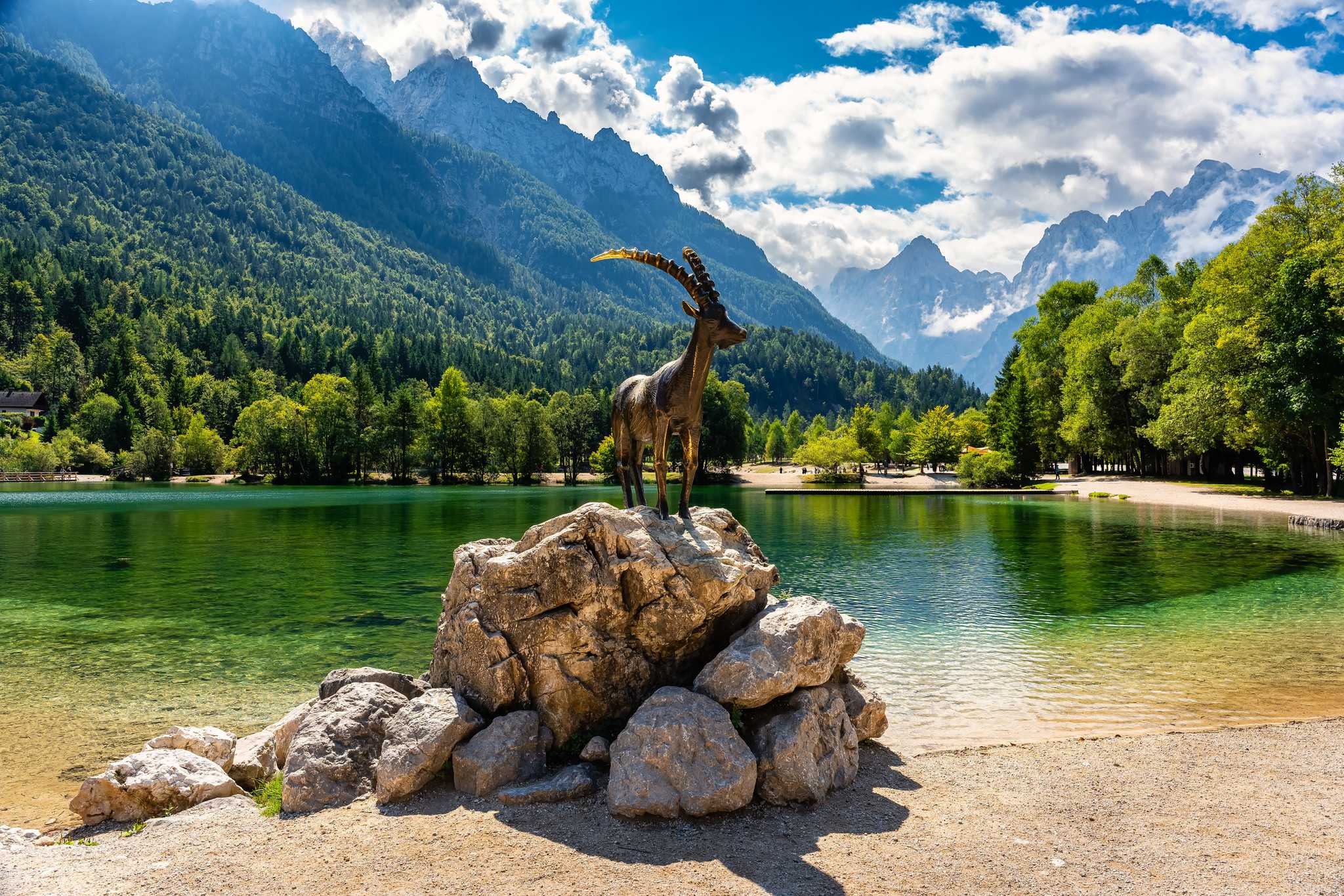 Servicios de traslado en coche privado en Kozorog - vista panorámica de Kozorog en Eslovenia