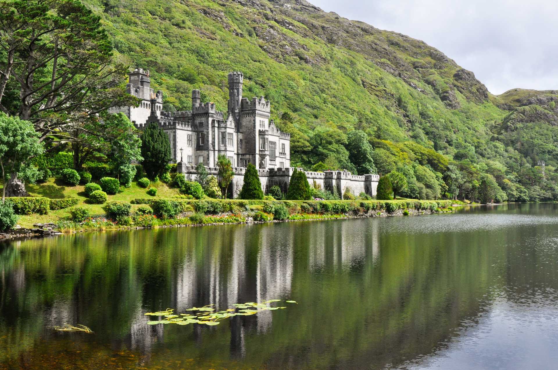 Private Day Trip from Galway to Kylemore Abbey and Back