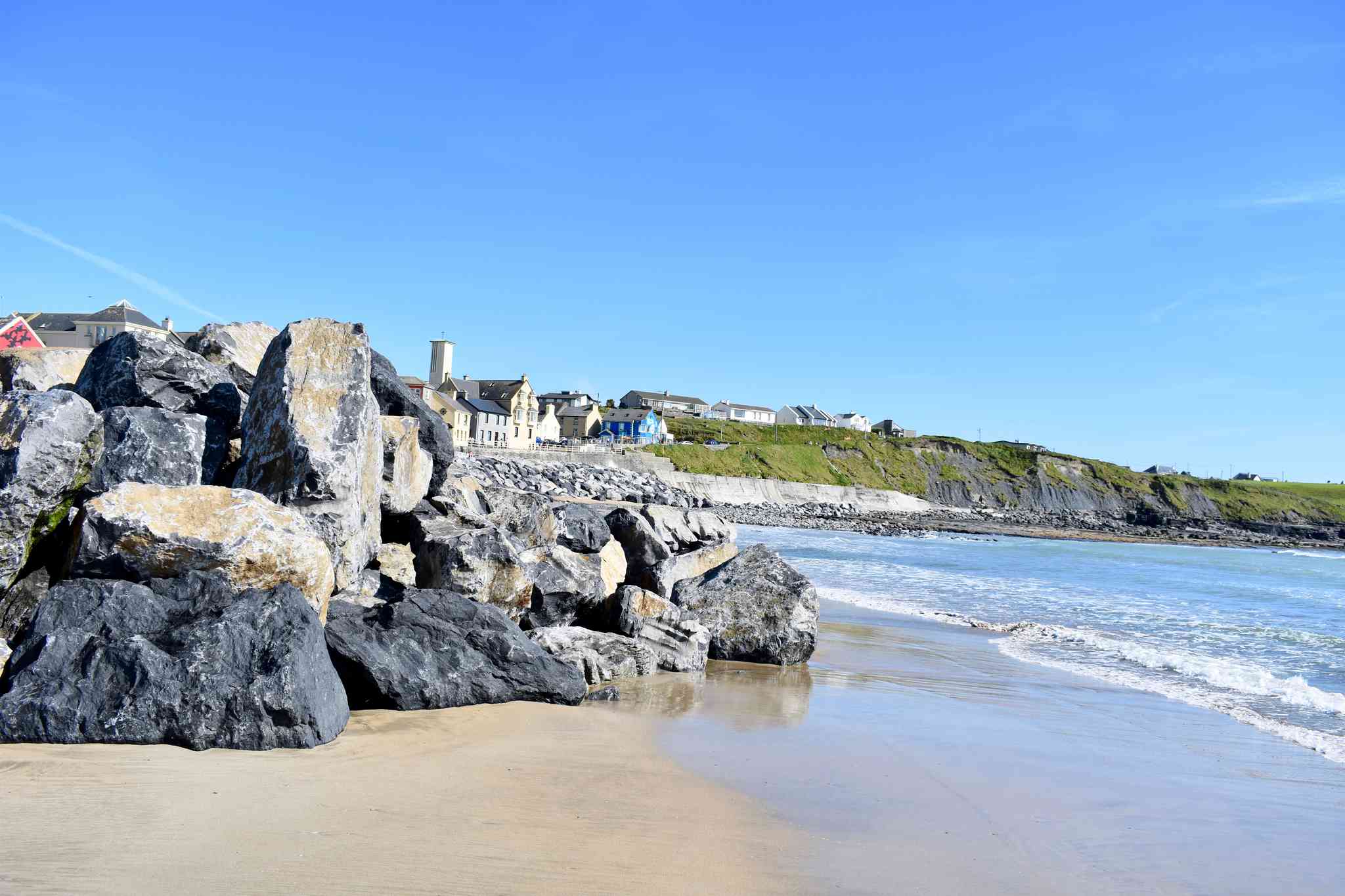 Scenic view of Lahinch - private day trip from Dingle - photo 2