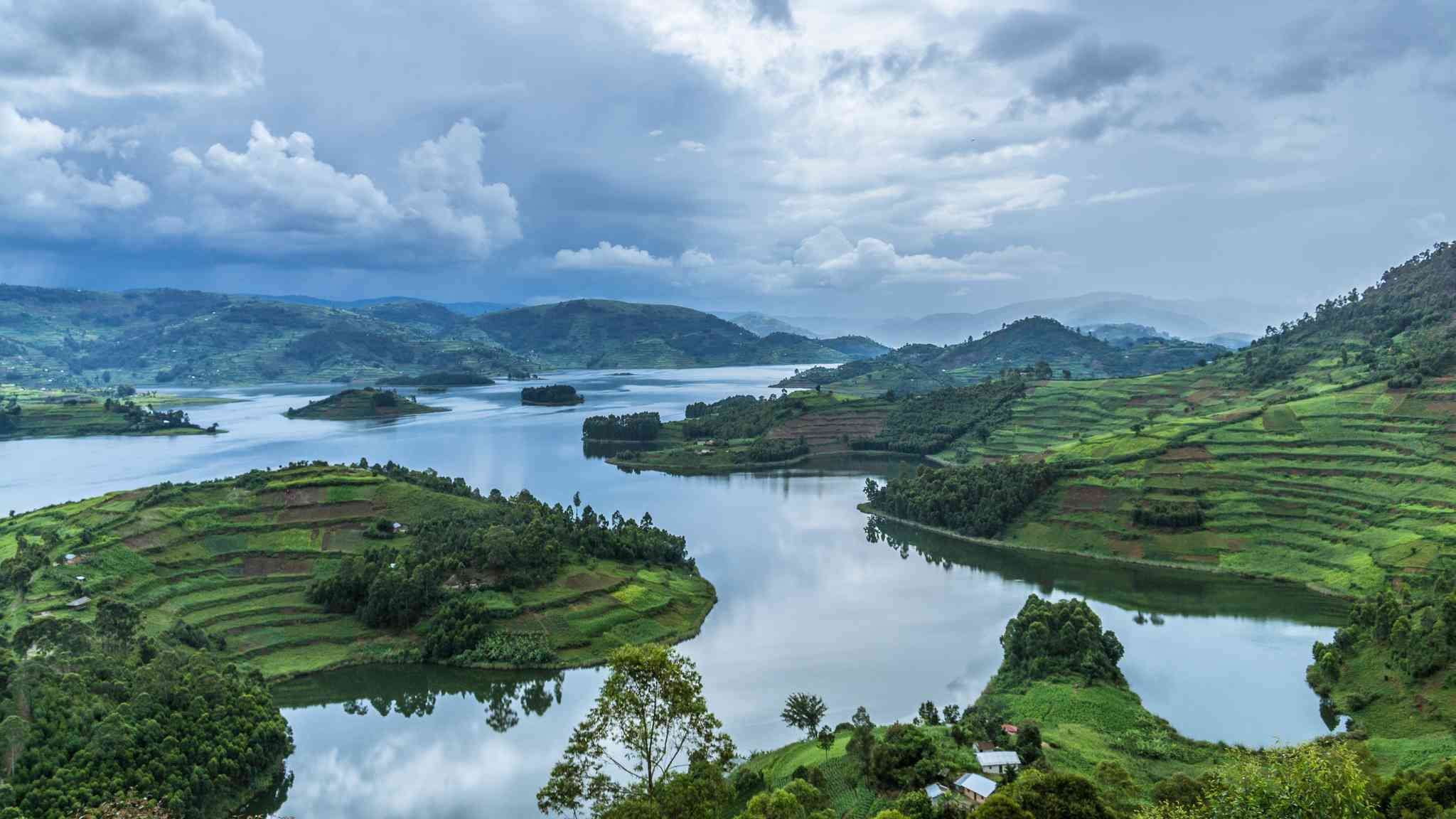 Blick auf die Landschaft von Entebbe - private Tagesreise von Lake Bunyonyi - Foto 3