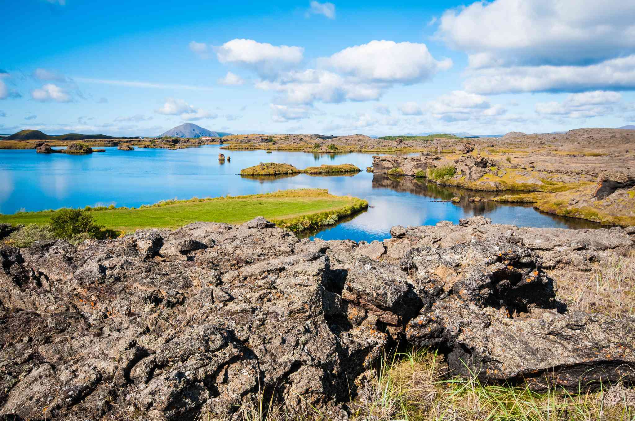 Blick auf die Landschaft von Mývatn-See - private Tagesreise von Reykjavik - Foto 2