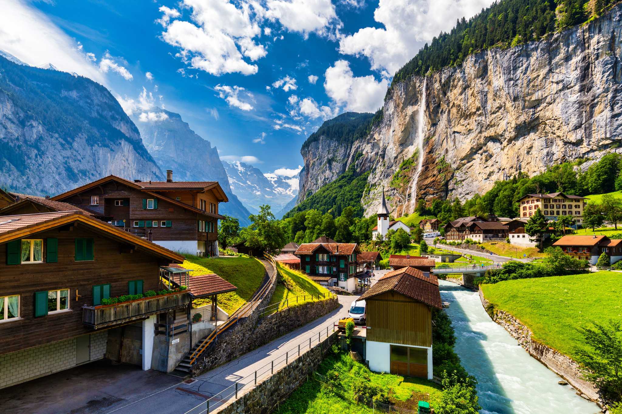 Zurich ์์ ์ถ๋ฐํ๋ ๊ฐ์ธ์ ์ธ ํ๋ฃจ ์ฌํ ์ค Lauterbrunnen ์ผ์ ์ ์ง