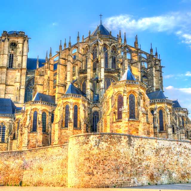 Conflans-Sainte-Honorine to Chartres and Le Mans: Day trip