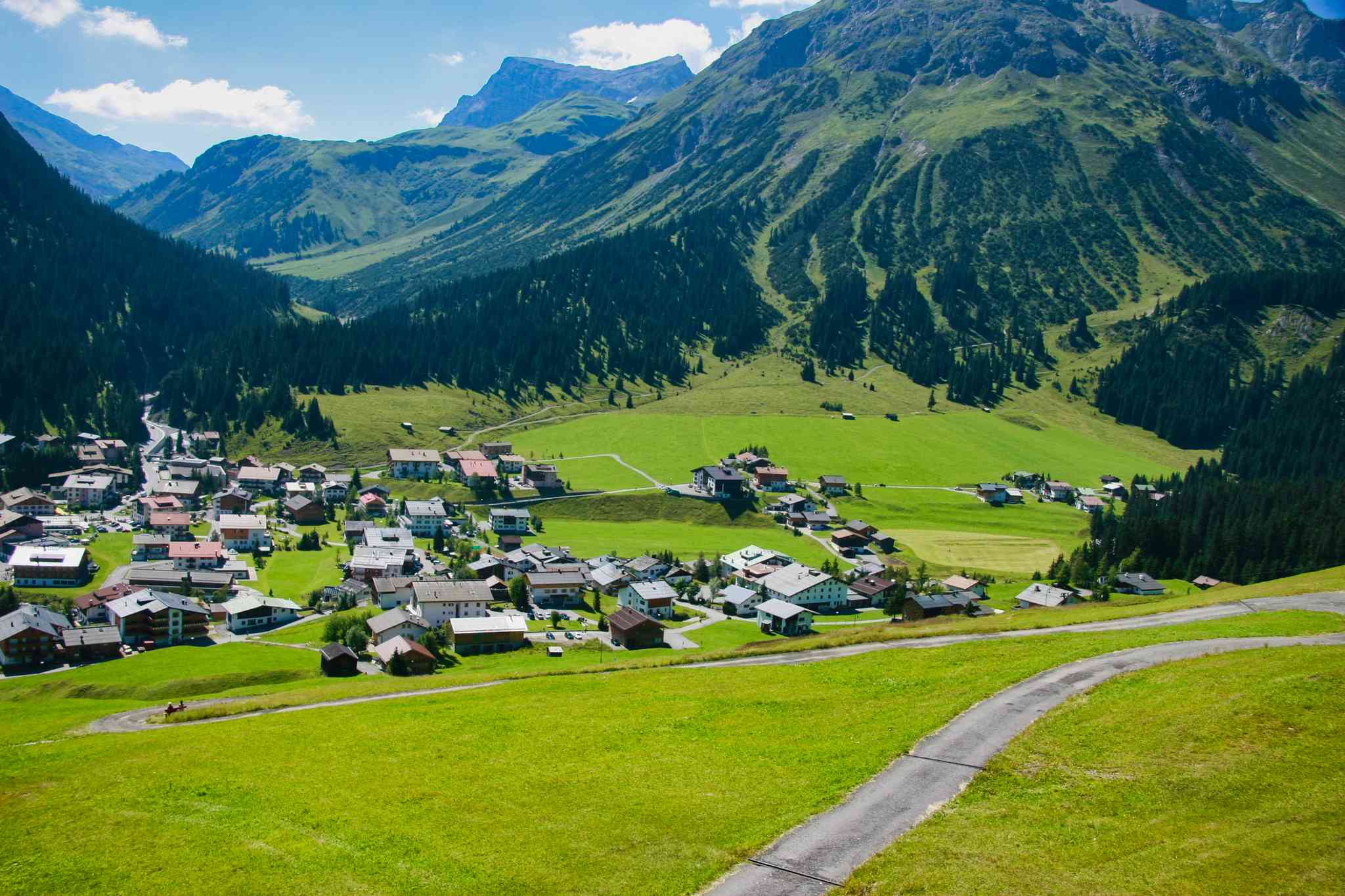 Blick auf die Landschaft von Lech - private Tagesreise von Zurich - Foto 3