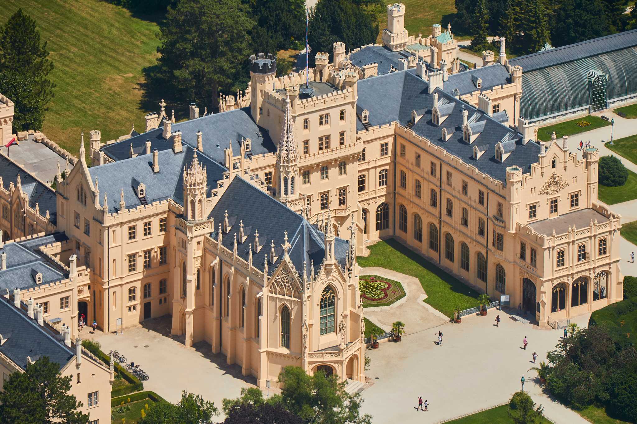 Resplan stopp vid Lednice Chateau and Park på privat dagsutflykt från Olomouc