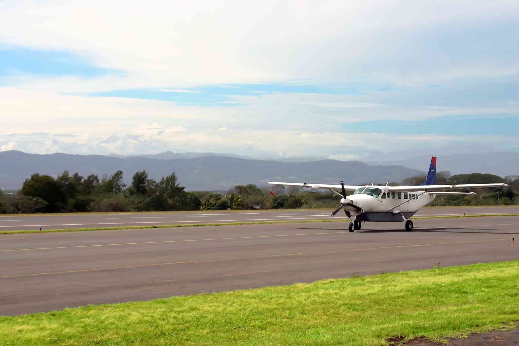 Liberia Airport 의 경치 - Tabacon 에서 출발하는 개인 day trip - 사진 3