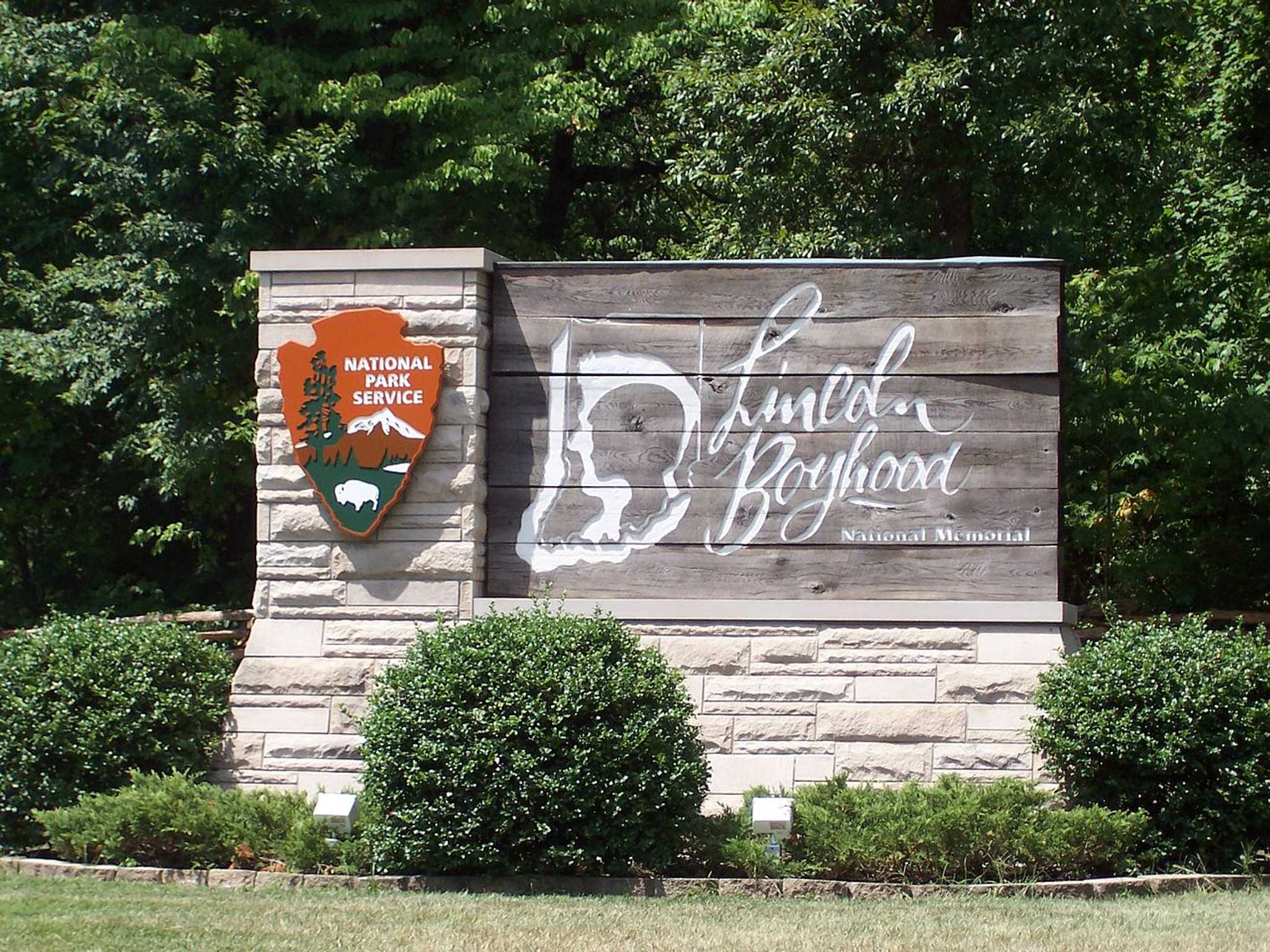 Visit Lincoln Boyhood National Memorial on the way from memphis-tn-us to pittsburgh-pa-us with Daytrip