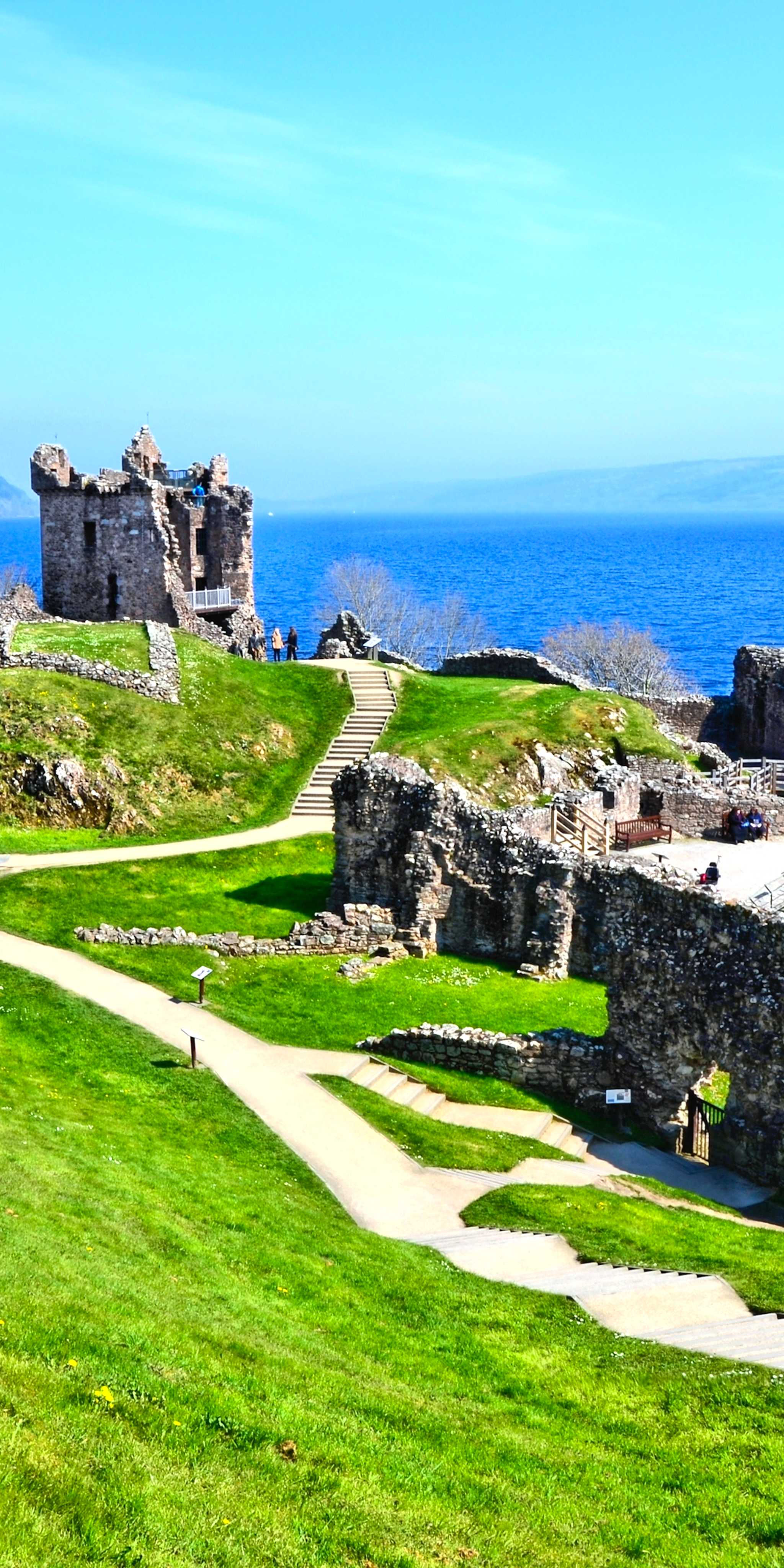 Loch Ness & Urquhart Castle