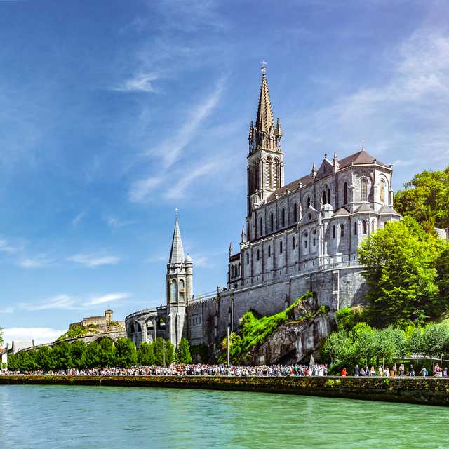 Toulouse to Pyrenees sanctuaries: Private day trip