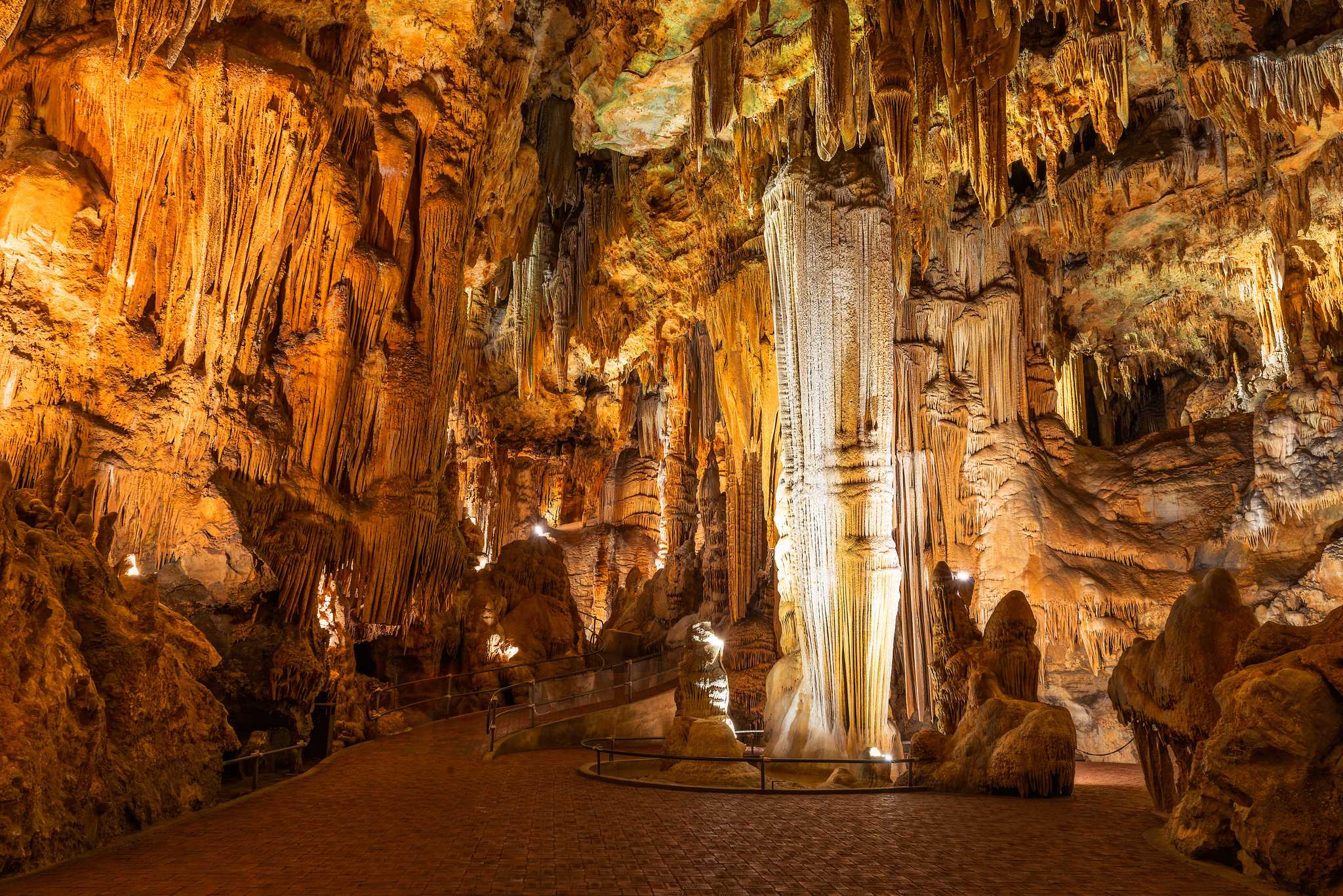 Visitez Luray Caverns sur le chemin de charlottesville-va-us à dulles-international-airport-us avec Daytrip