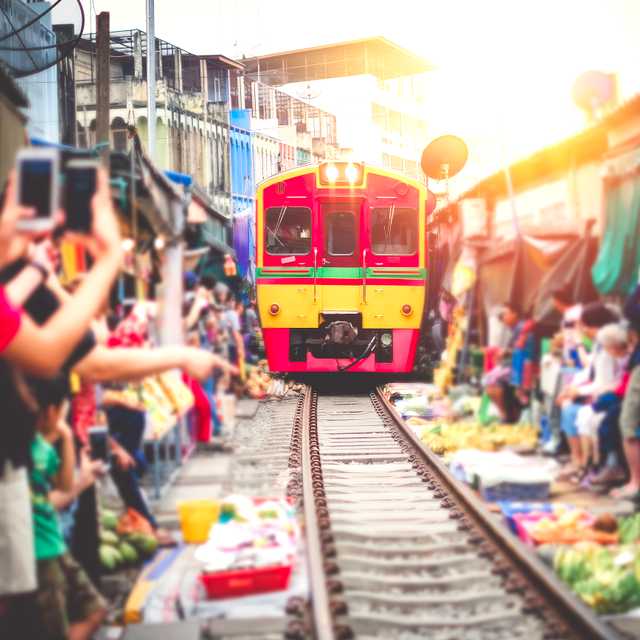 Bangkok to Mae Klong and Amphawa Markets: Private day trip