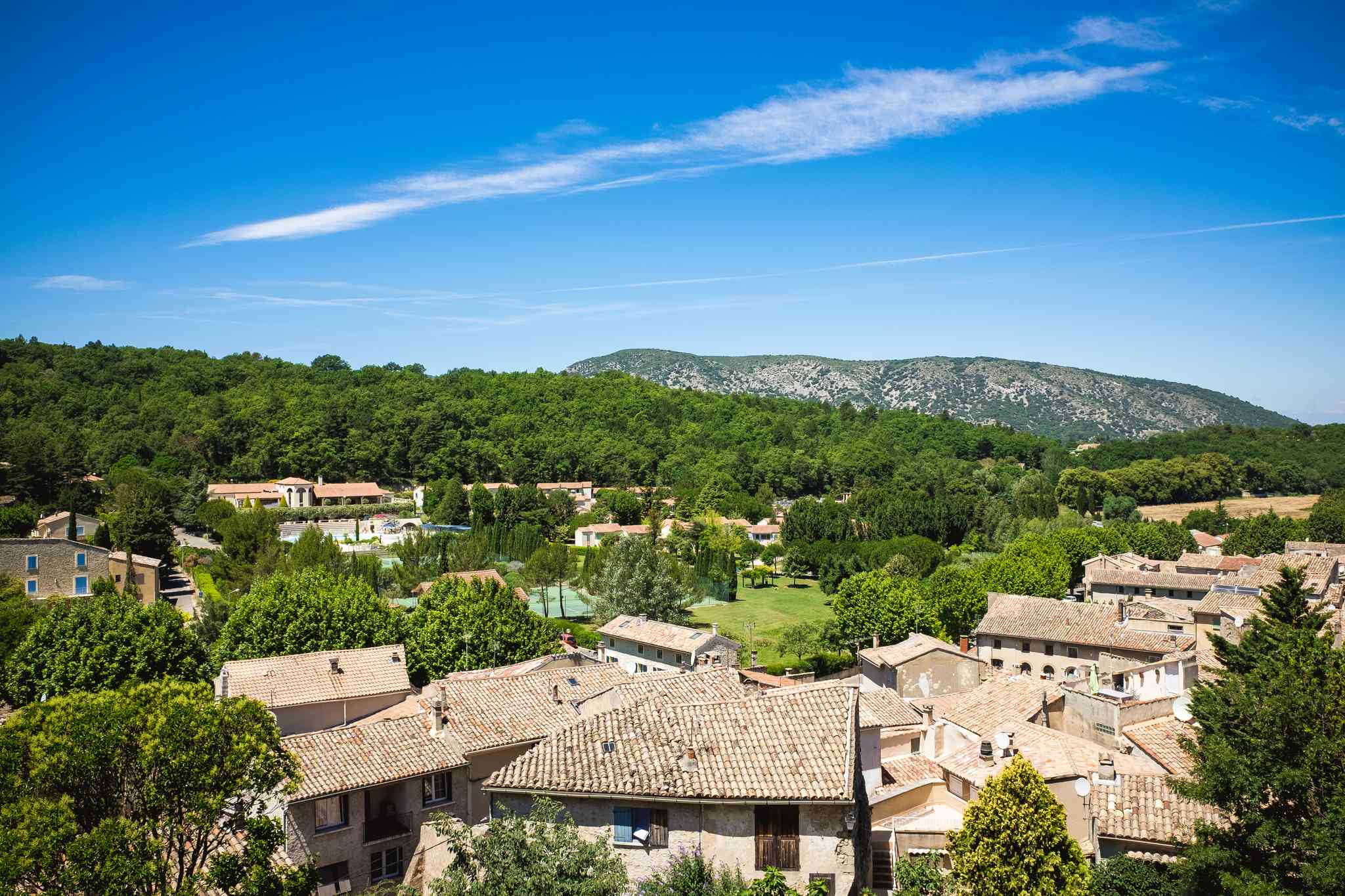 Scenic view of Malaucene - private day trip from Eze - photo 2
