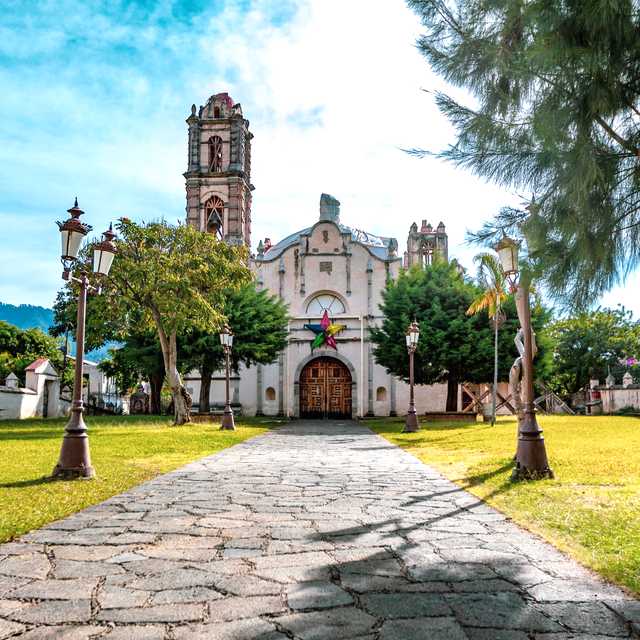 Mexico City to Malinalco and Ixtapan del Oro: Day trip