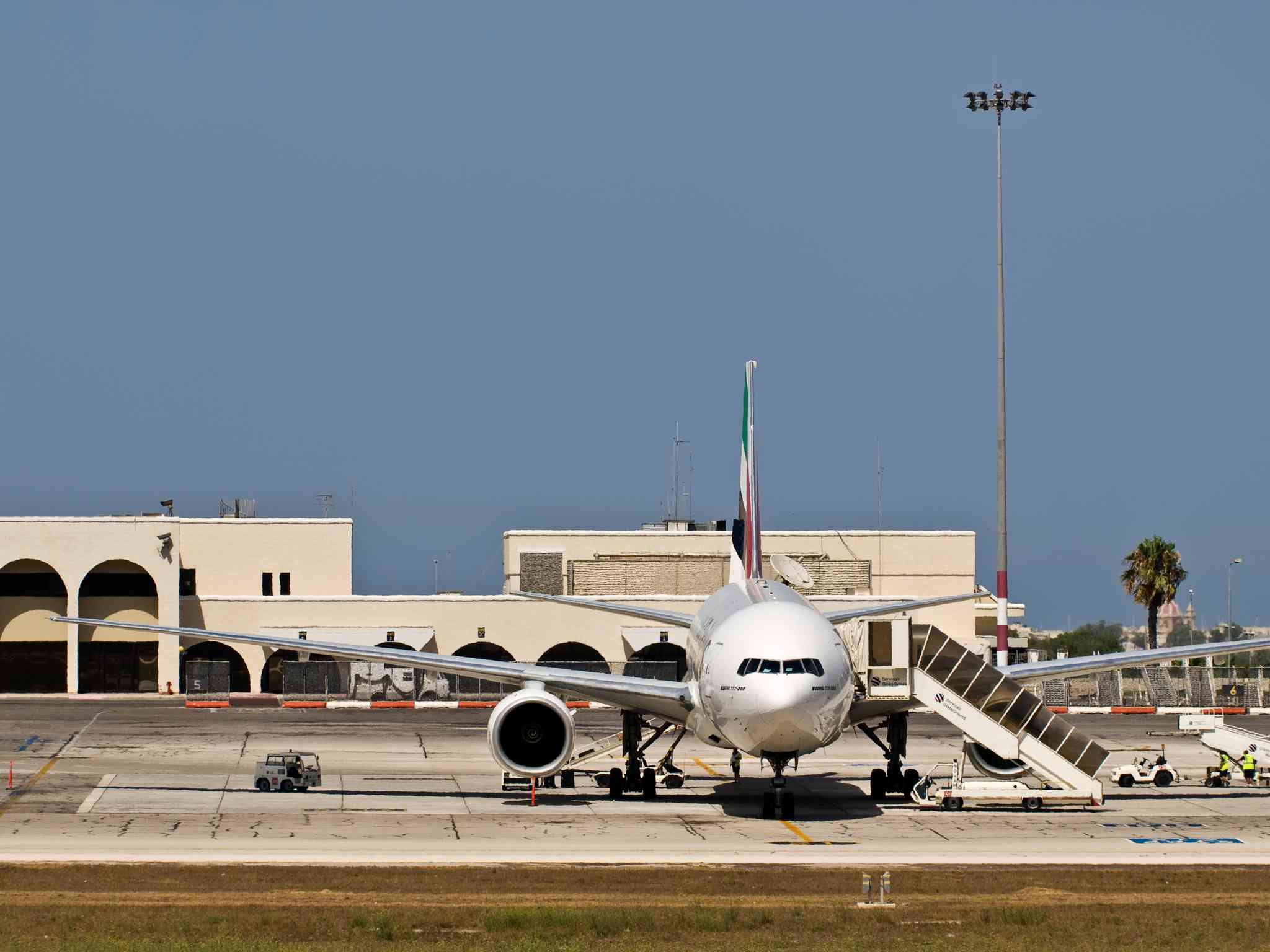 Vacker vy över Malta International Airport - privat dagsutflykt från Valletta - foto 1