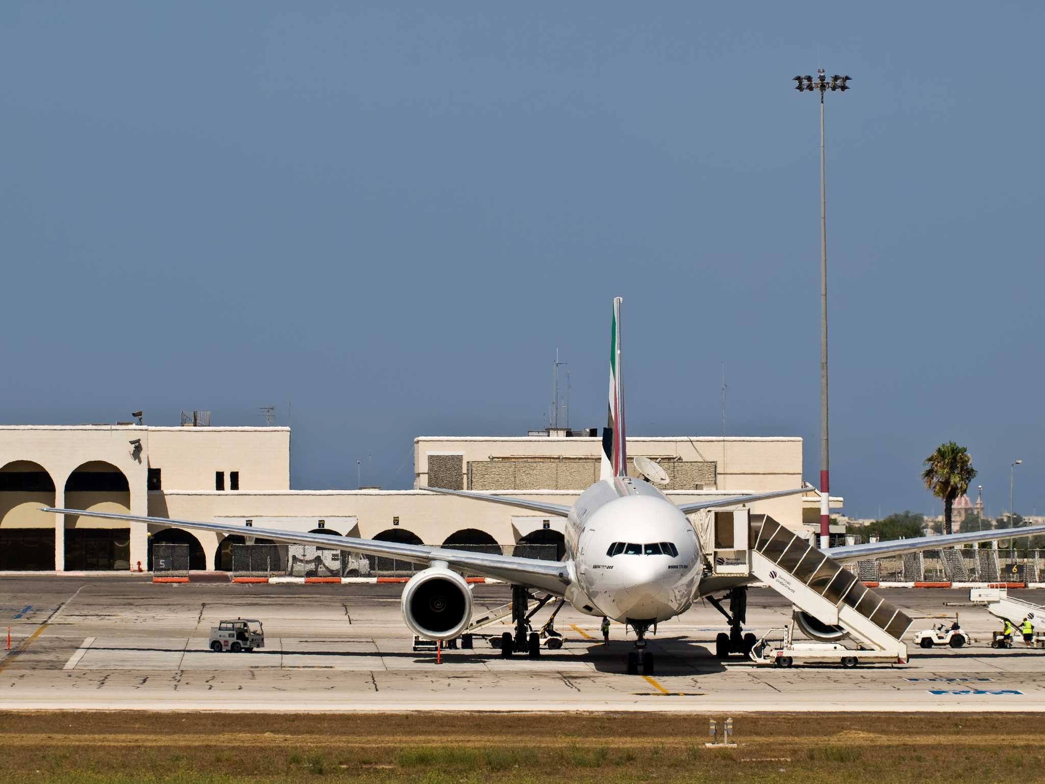 Privata biltransfertjänster i Malta International Airport - naturskön vy över Malta International Airport i Malta
