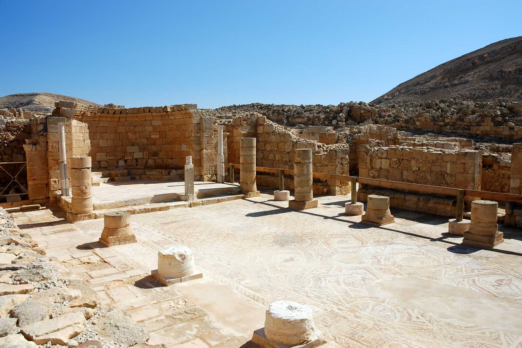 在 从 jerusalem-il 到 mitzpe-ramon-il 的途中，参观 Mamshit National Park ，通过 Daytrip