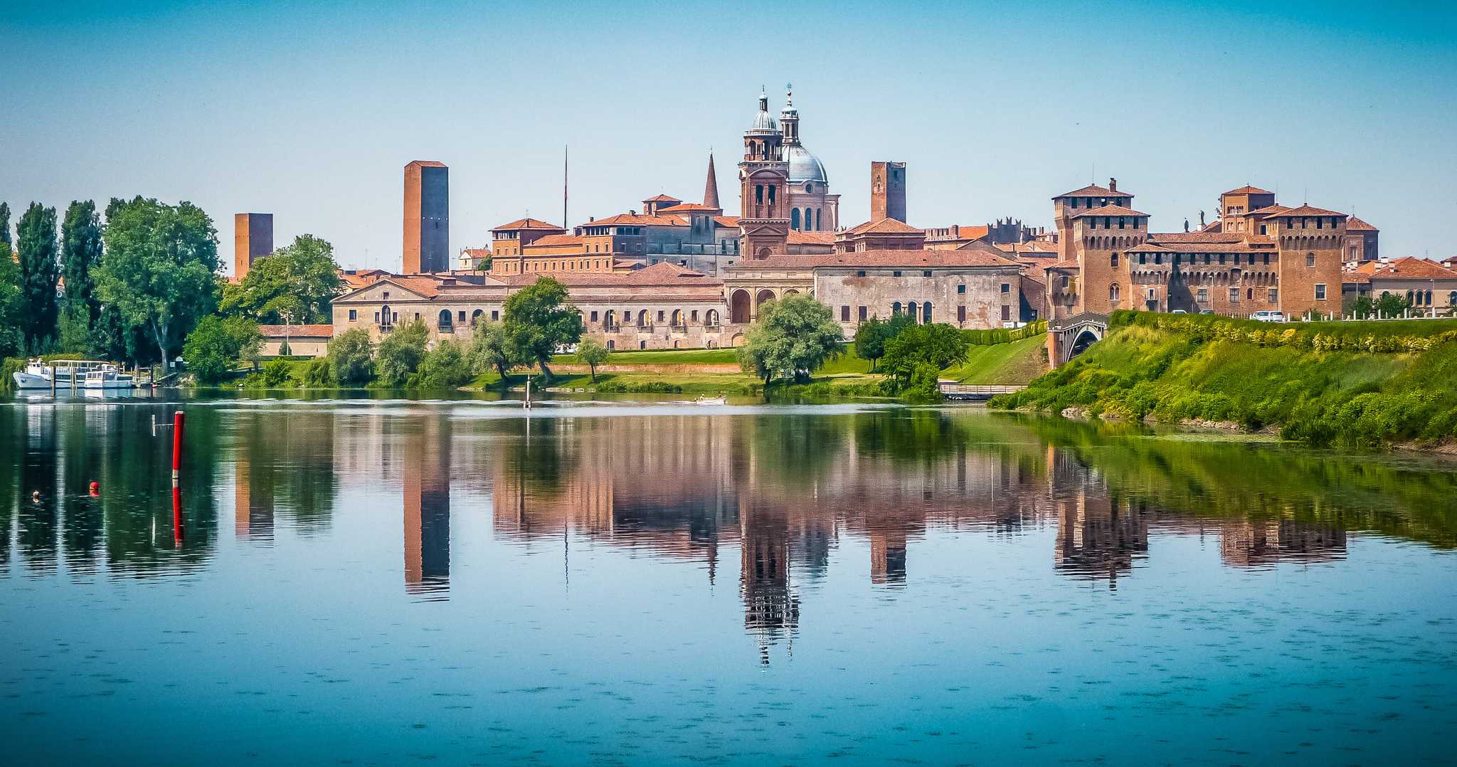 Itinerary stop at Mantua on private day trip from Milan