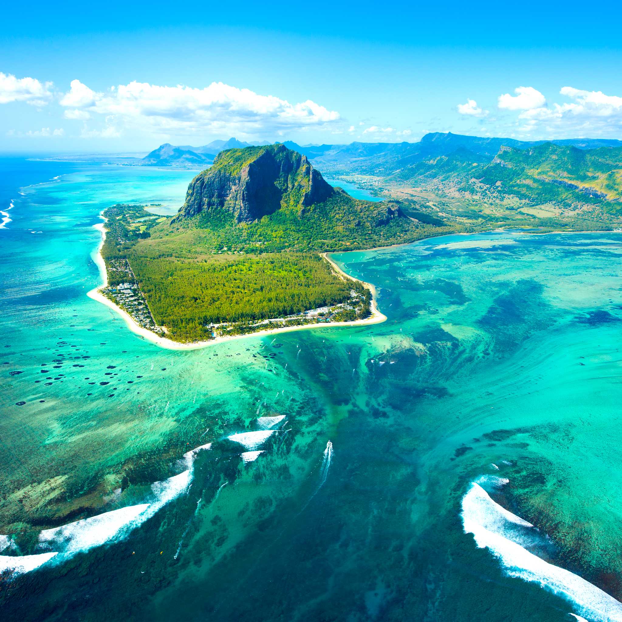 Private car transfers in Mauritius from Mauritius Airport