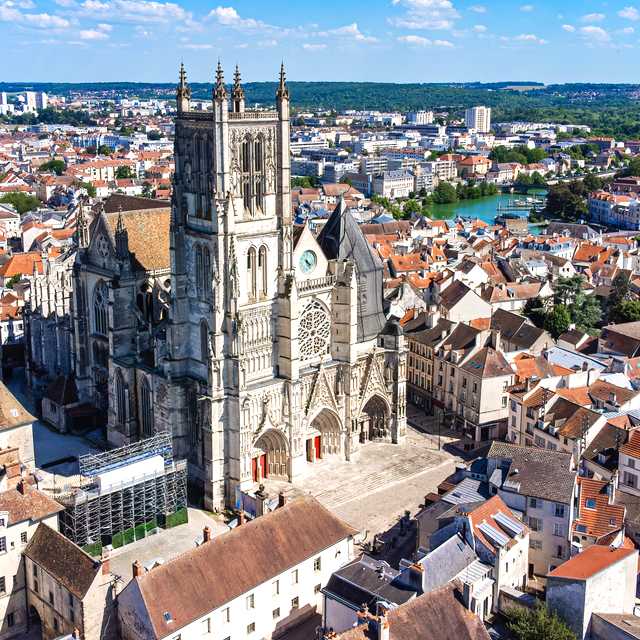 Paris to Moet et Chandon Cellars and Meaux: Private day trip