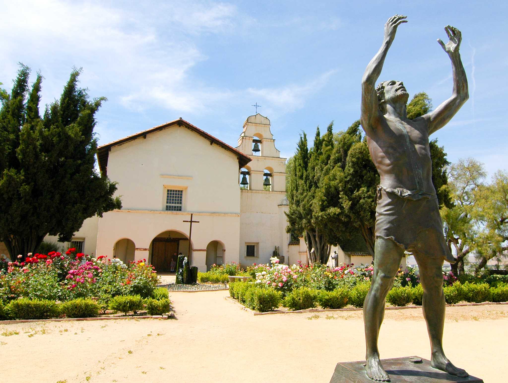 在 从 orange-ca-us 到 san-jose-ca-us 的途中，参观 Mission San Juan Bautista ，通过 Daytrip