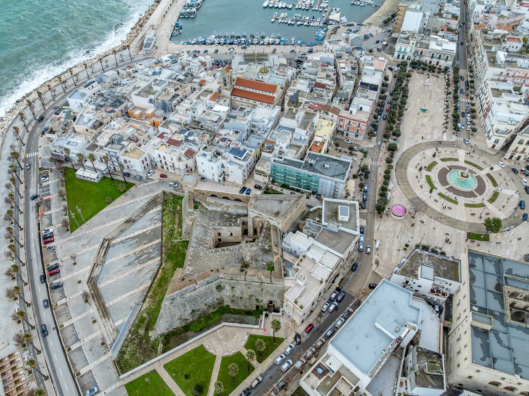Visitar Mola di Bari en el camino de polignano-a-mare-it a bari-it con Daytrip