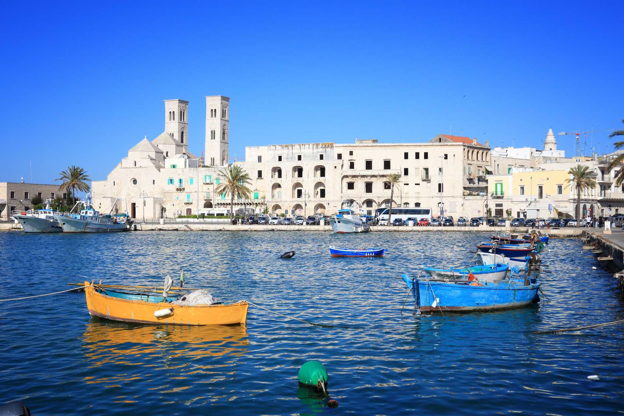 Servicios de traslado en coche privado en Molfetta - vista panorámica de Molfetta en Italia