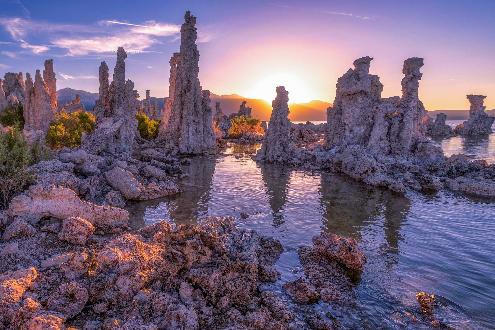 在 从 mammoth-lakes-ca-us 到 mountain-view-ca-us 的途中，参观 Mono Lake Tufa State Natural Reserve ，通过 Daytrip