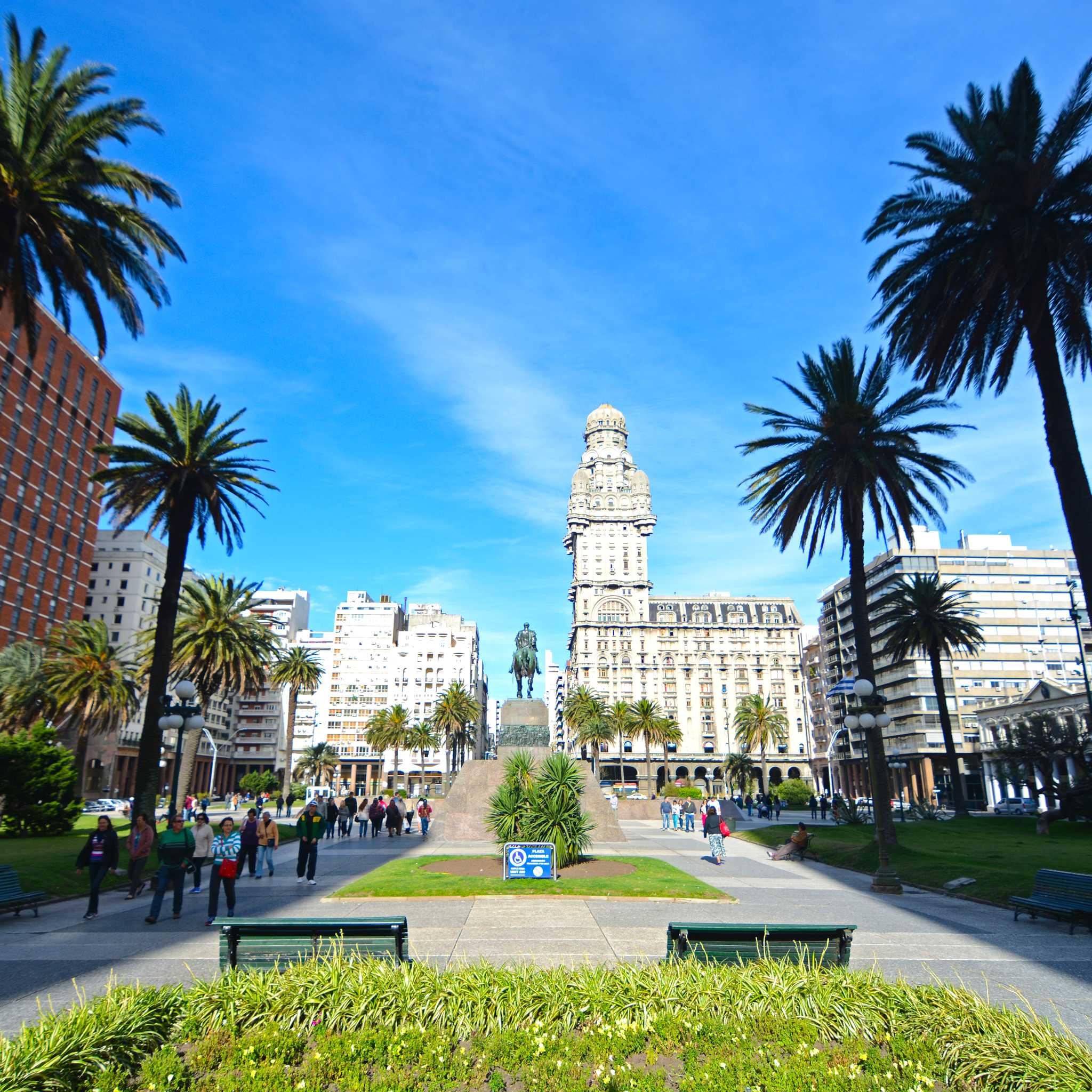 Private car transfers in Uruguay from Montevideo