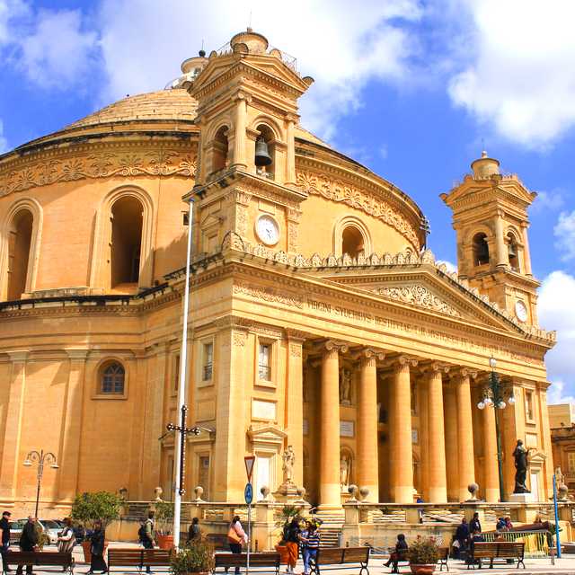 St Julian's to Malta Aquarium and Mosta: Private day trip