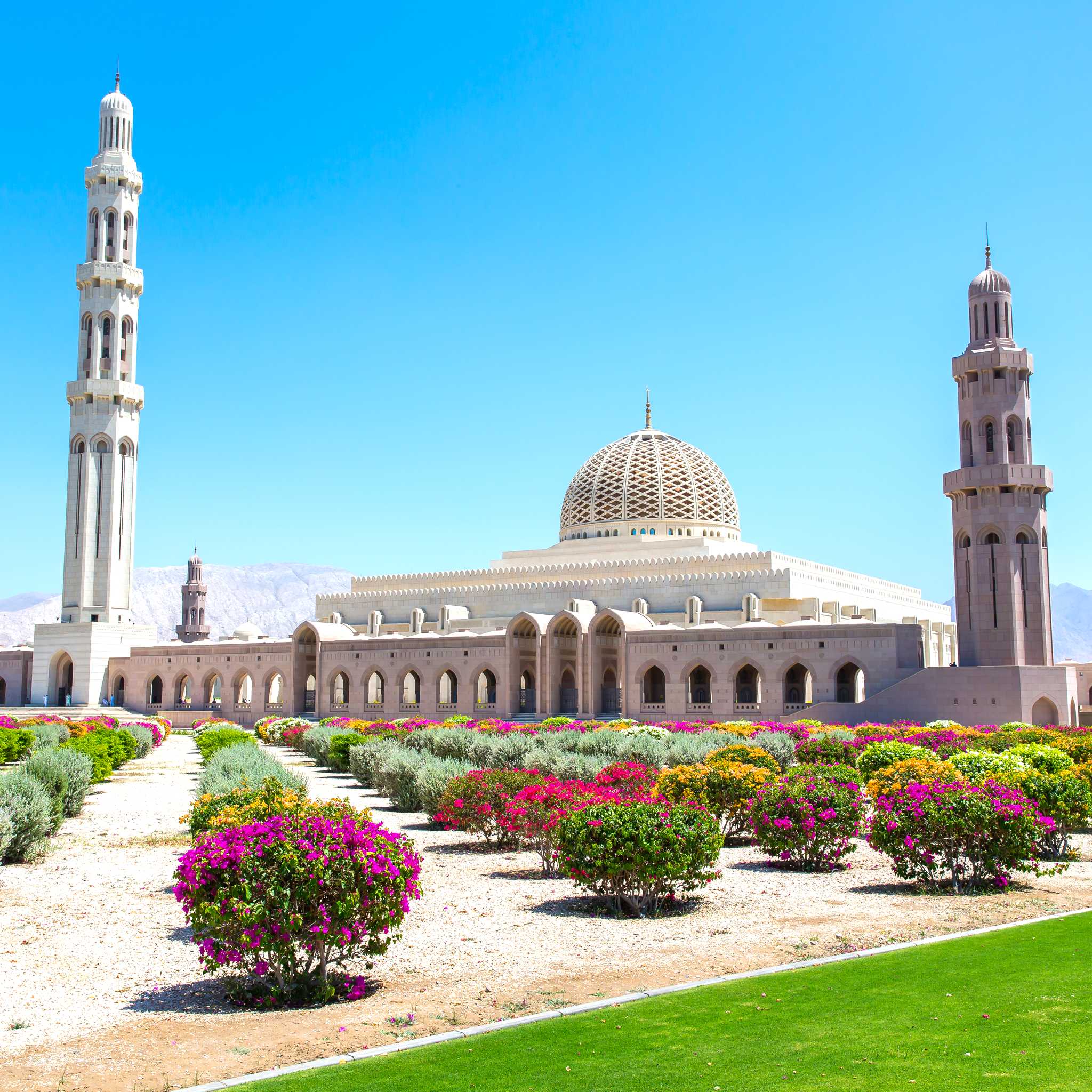 Private car transfers in Oman from Muscat