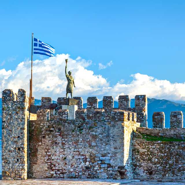 Piraeus to Delphi and Nafpaktos: Private day trip