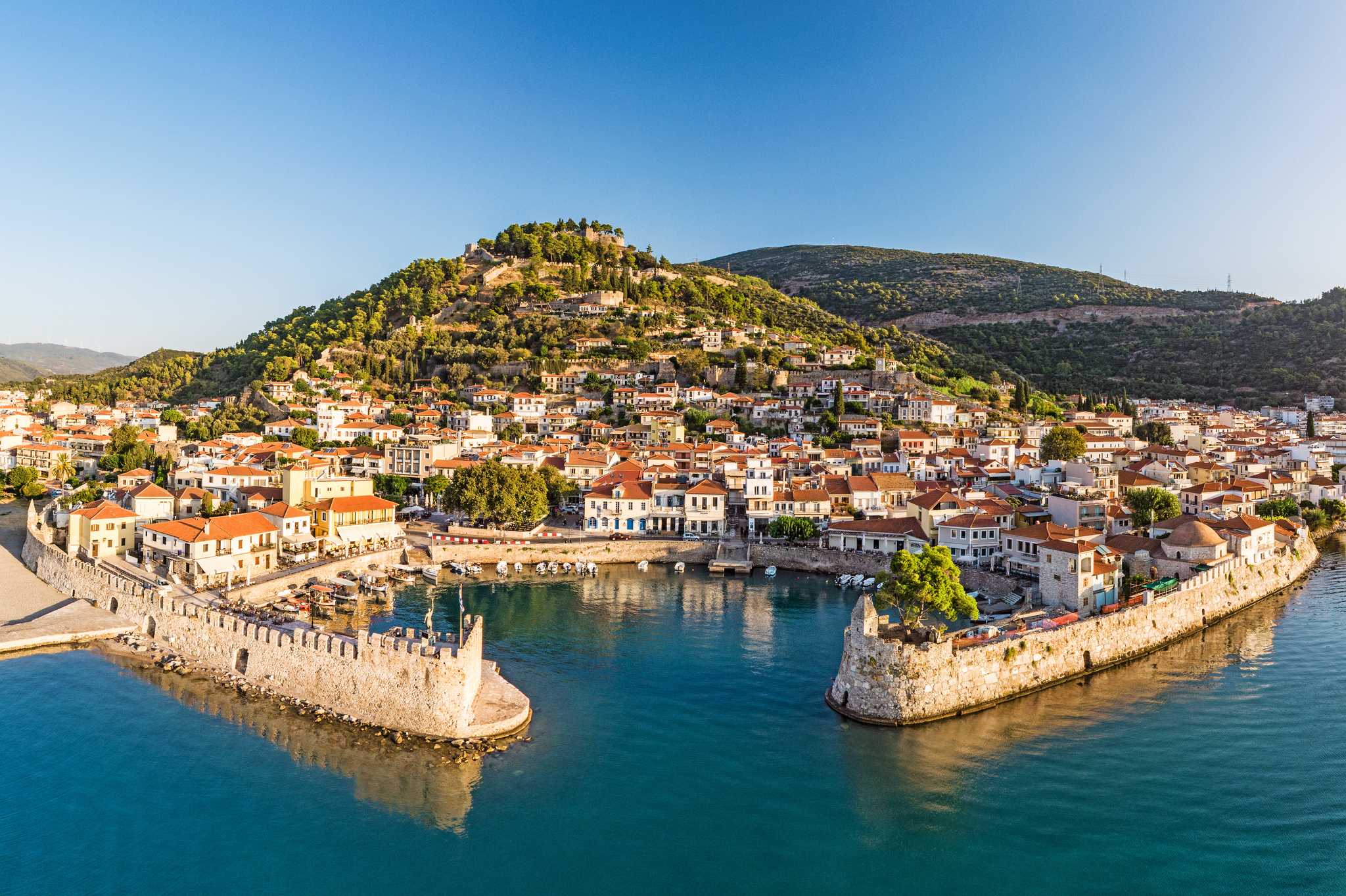 Parada no itinerário em Nafpaktos em viagem particular de um dia a partir de Piraeus