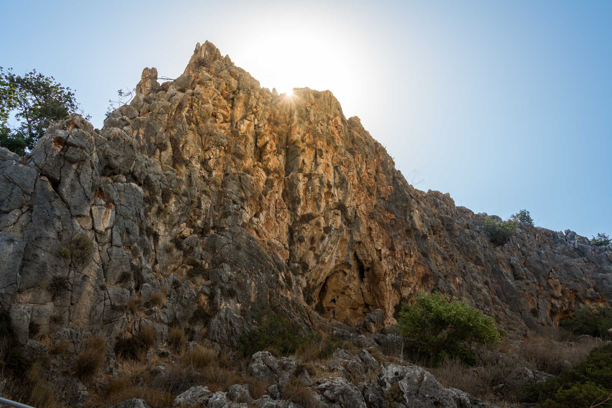 在 从 nazareth-il 到 caesarea-il 的途中，参观 Nahal Me'arot Nature Reserve ，通过 Daytrip