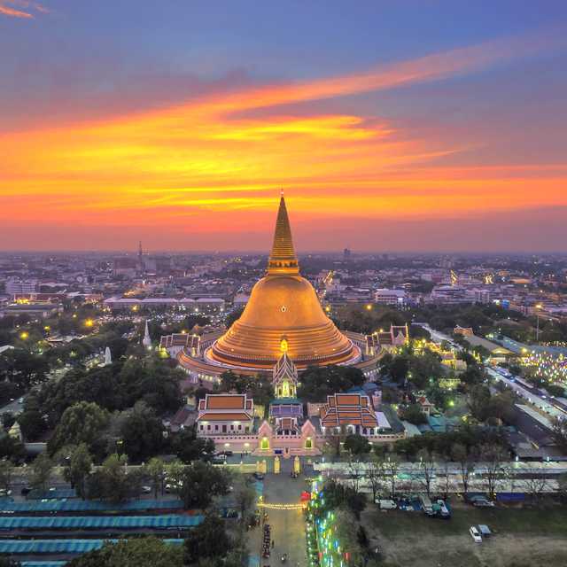 Laem Chabang Port to Nakhon Pathom and Samphran: Day trip