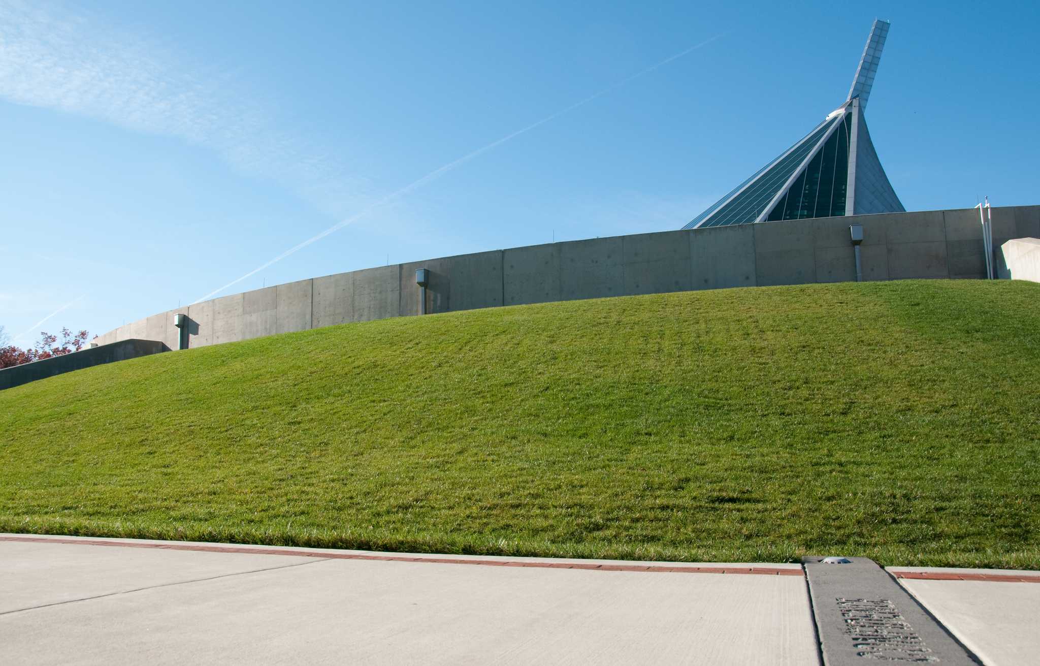 Visit National Museum of the Marine Corps on the way from washington-dc-us to quantico-va-us with Daytrip