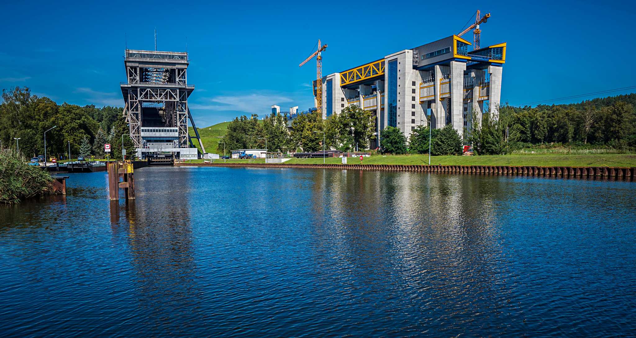 Visit Niederfinow Boat Lift on the way from stralsund-de to berlin-de with Daytrip