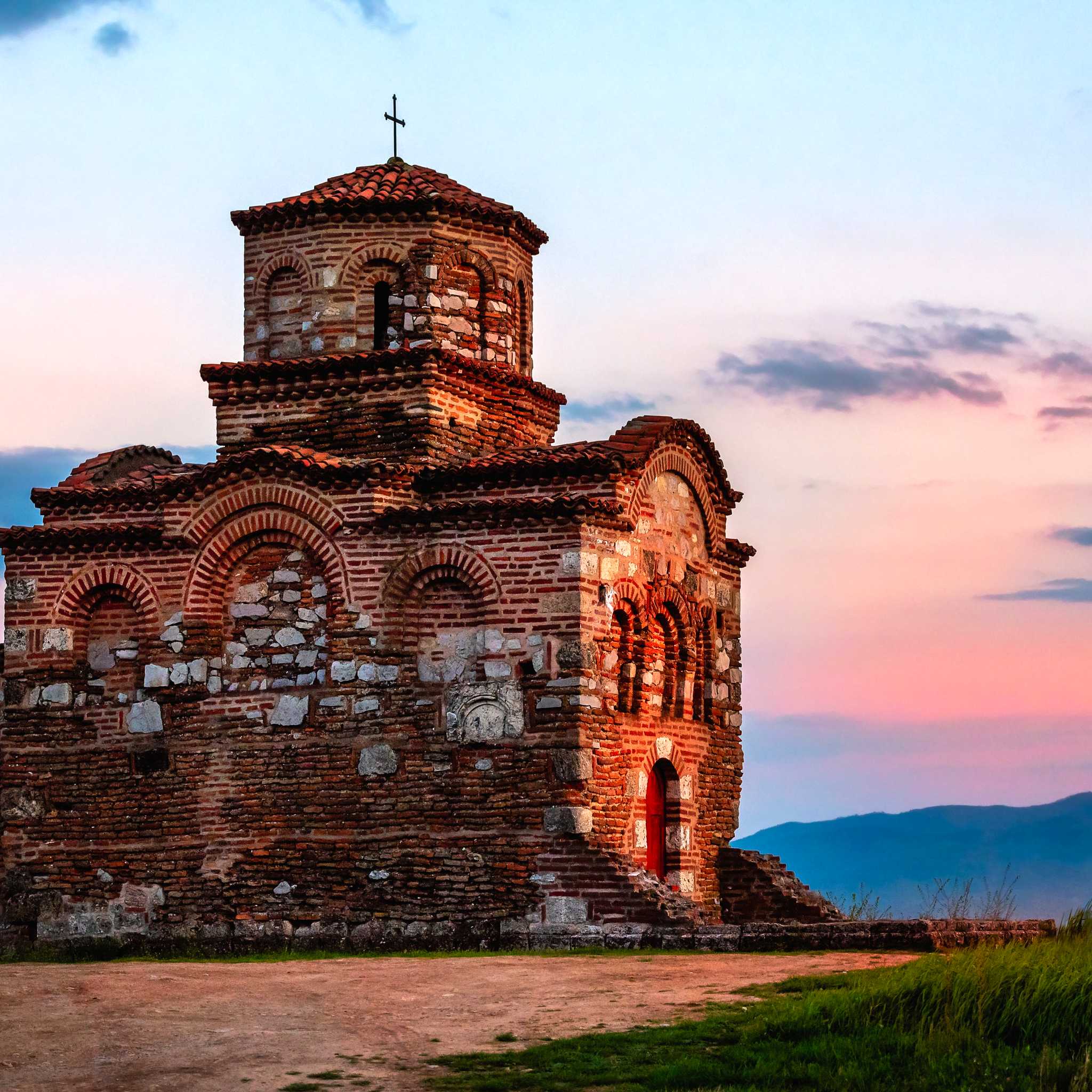 Private car transfers in Serbia from Nis