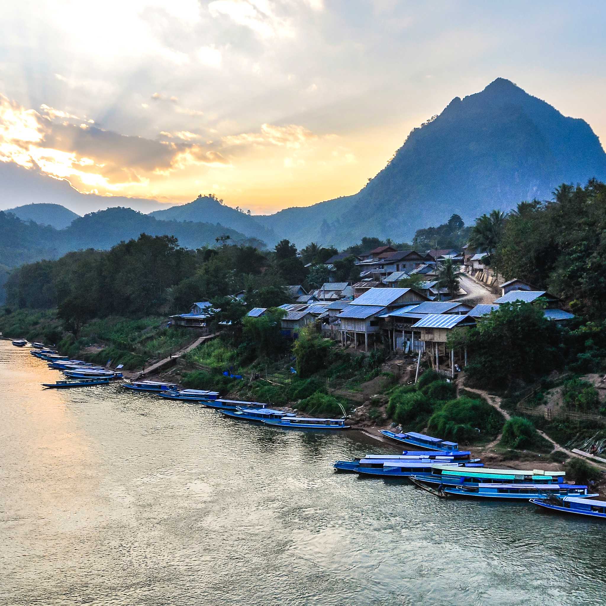 Private car transfers in Laos from Nong Khiaw
