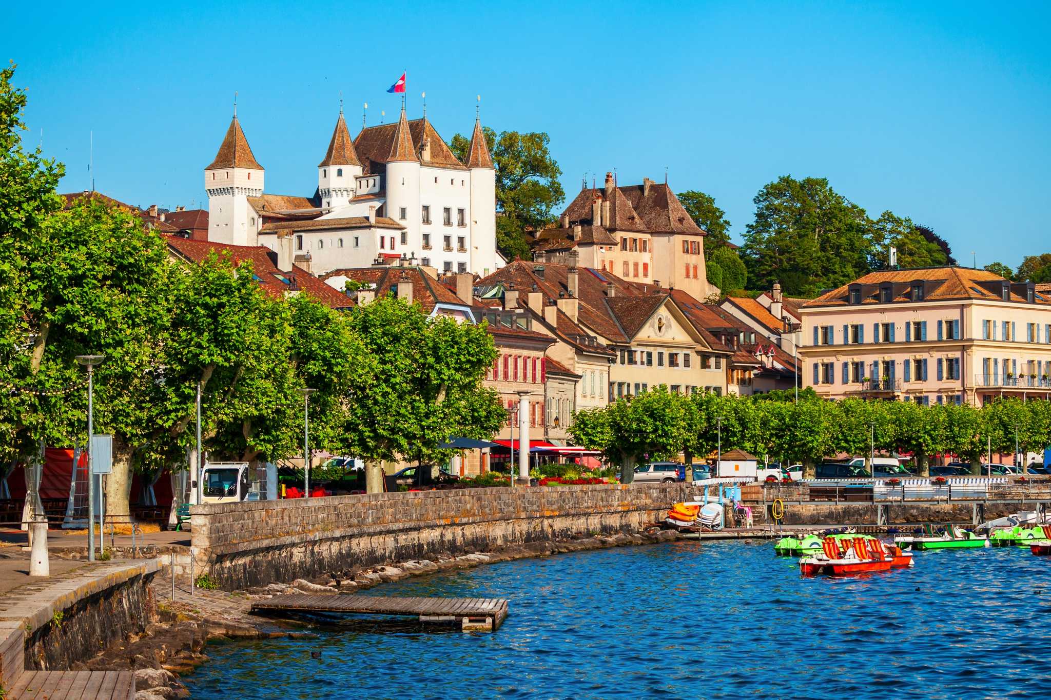 Servicios de traslado en coche privado en Nyon - vista panorámica de Nyon en Suiza