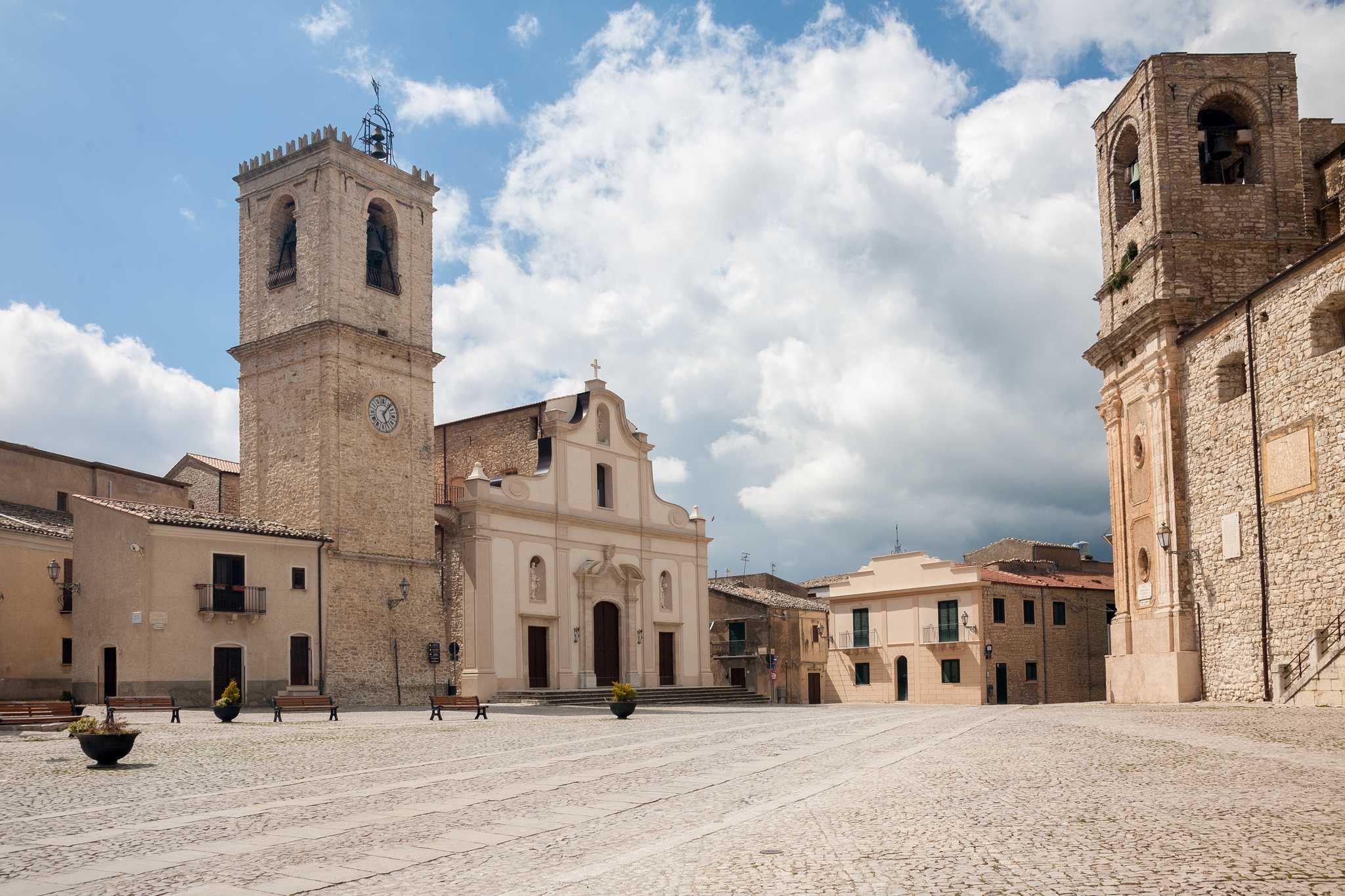 Privata biltransfertjänster i Palazzo Adriano - naturskön vy över Palazzo Adriano i Italien
