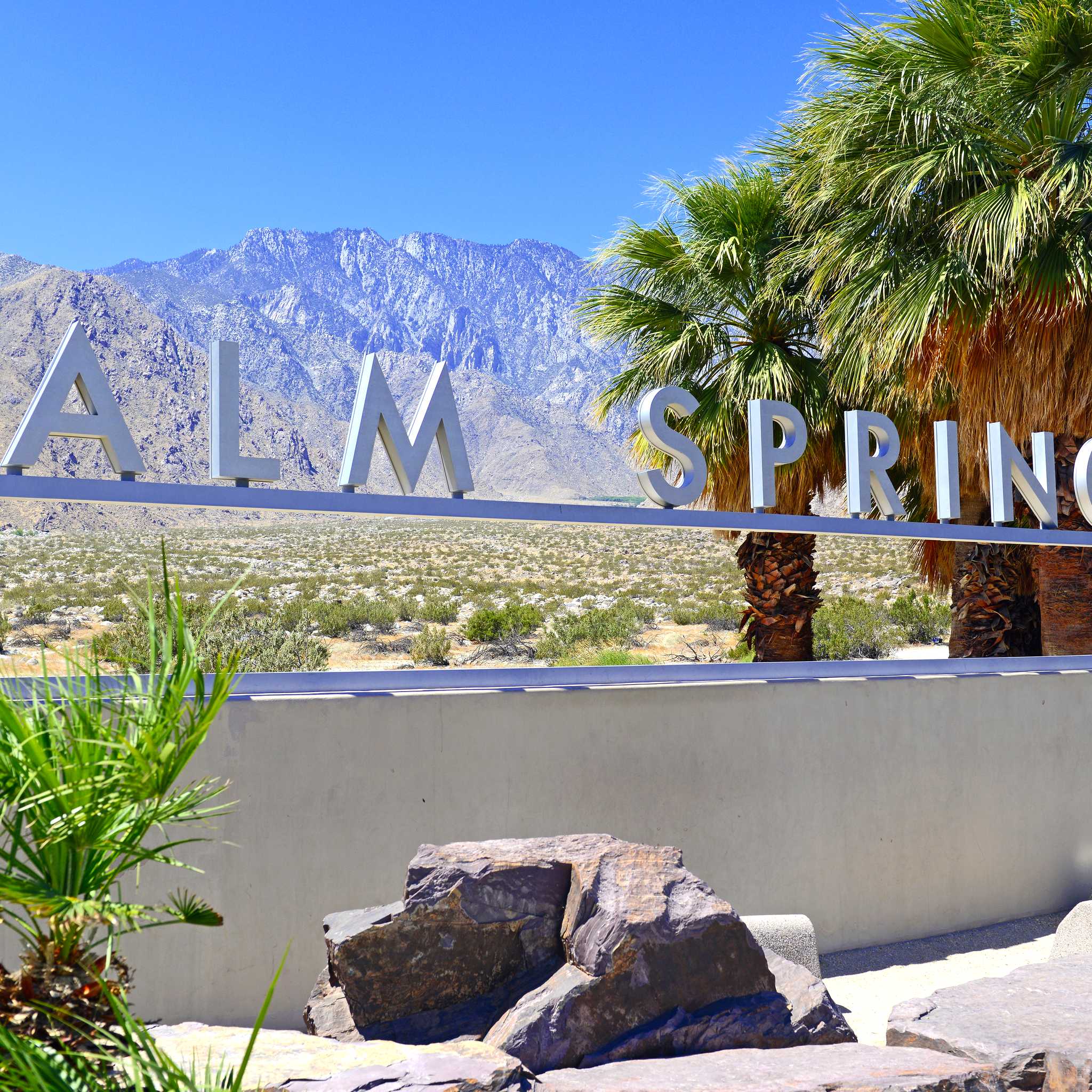 Private car transfers in United States from Palm Springs