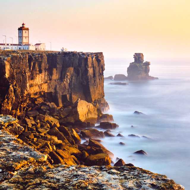 Lisbon to Peniche and Nazare: Private day trip
