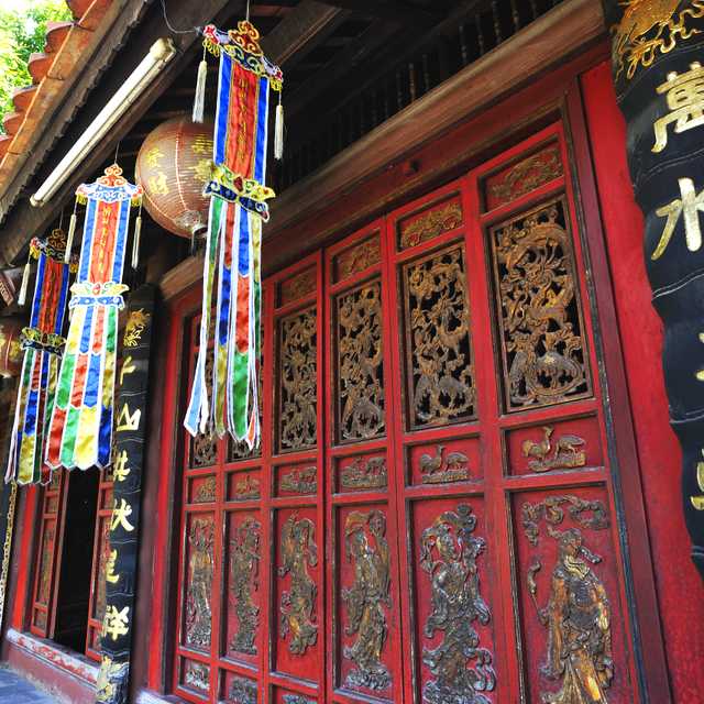 Hanoi to Perfume Pagoda: Private day trip