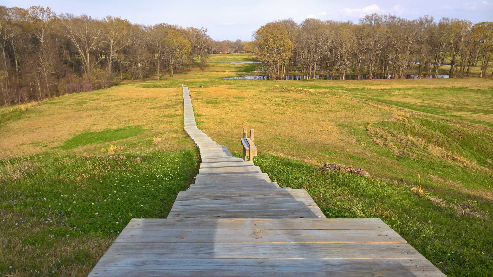 Visitez Poverty Point World Heritage Site sur le chemin de texarkana-tx-us à atlanta-ga-us avec Daytrip