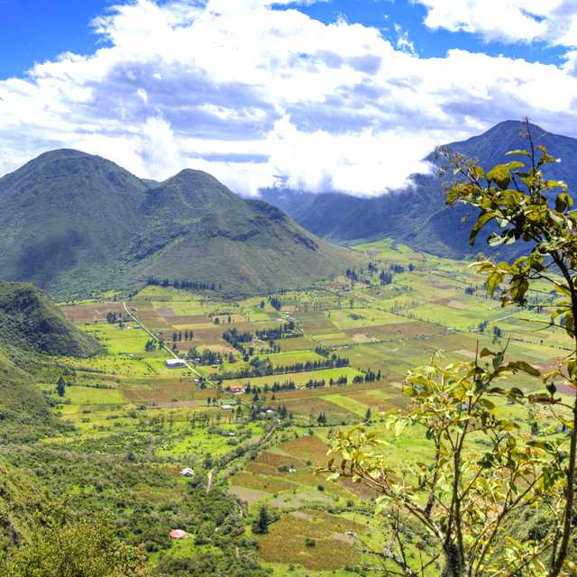 Quito to Equator Monument and Pululahua Volcano: Day trip