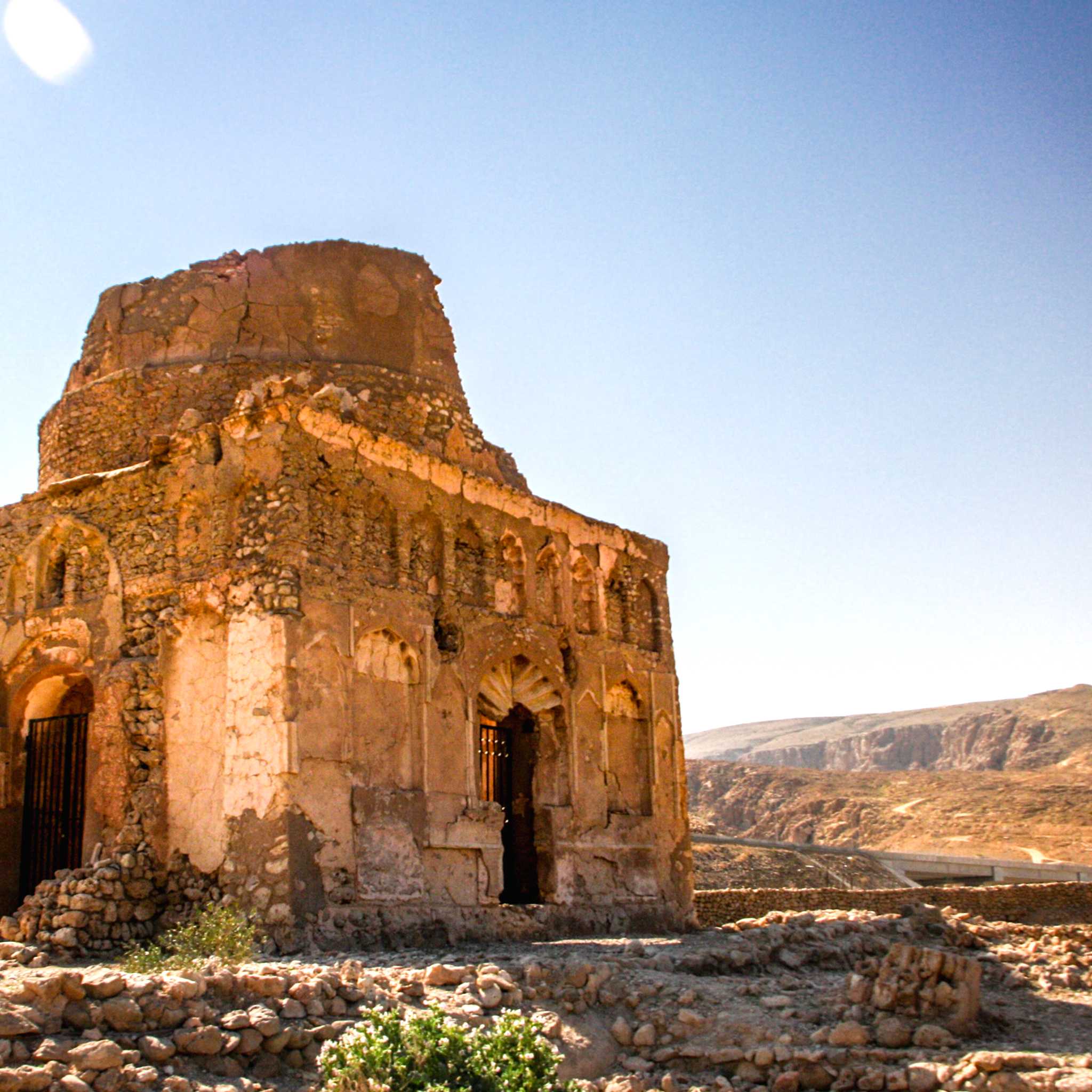 Private car transfers in Oman from Qalhat