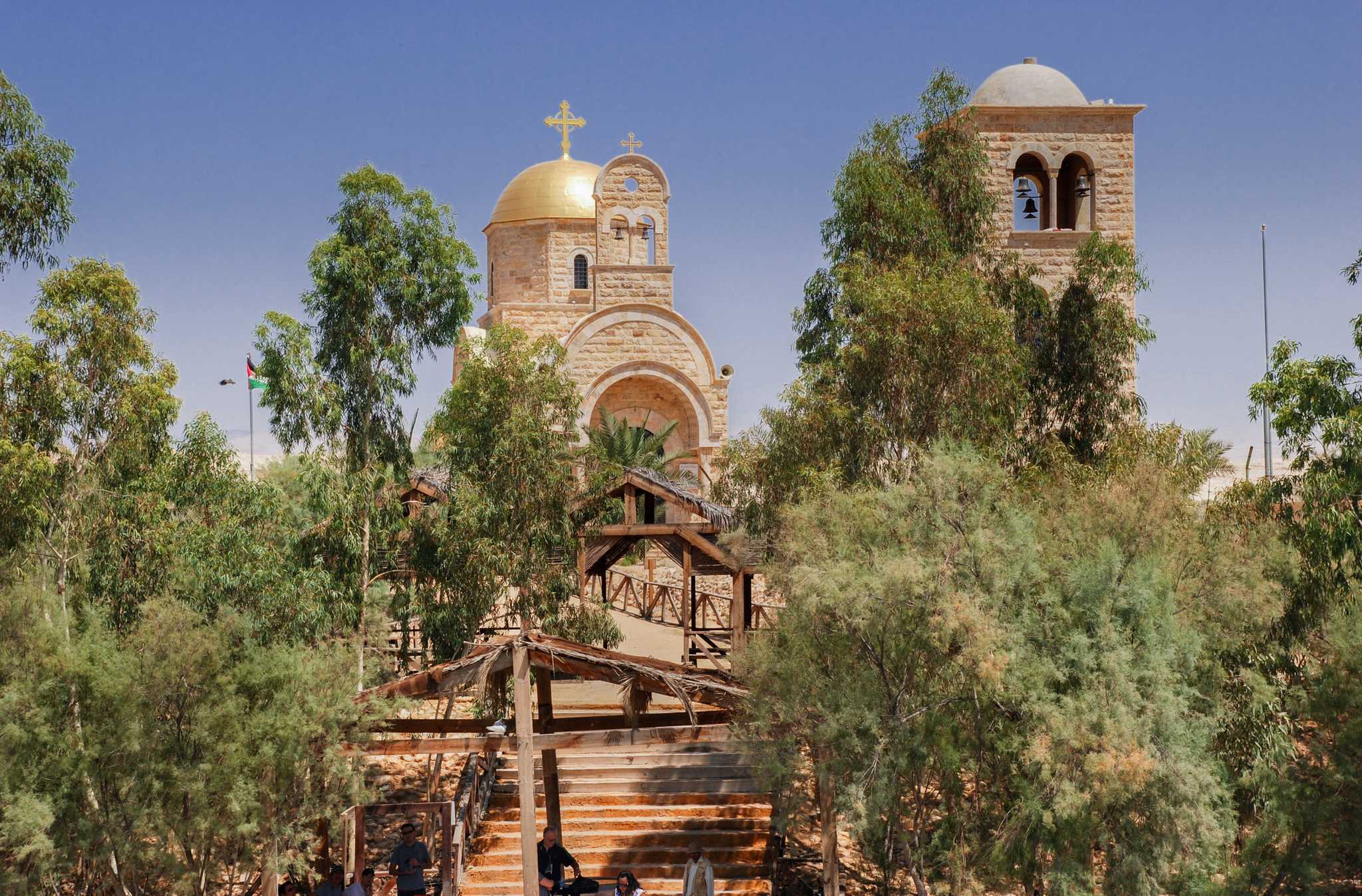 在 从 nazareth-il 到 masada-il 的途中，参观 Qasr el Yahud ，通过 Daytrip