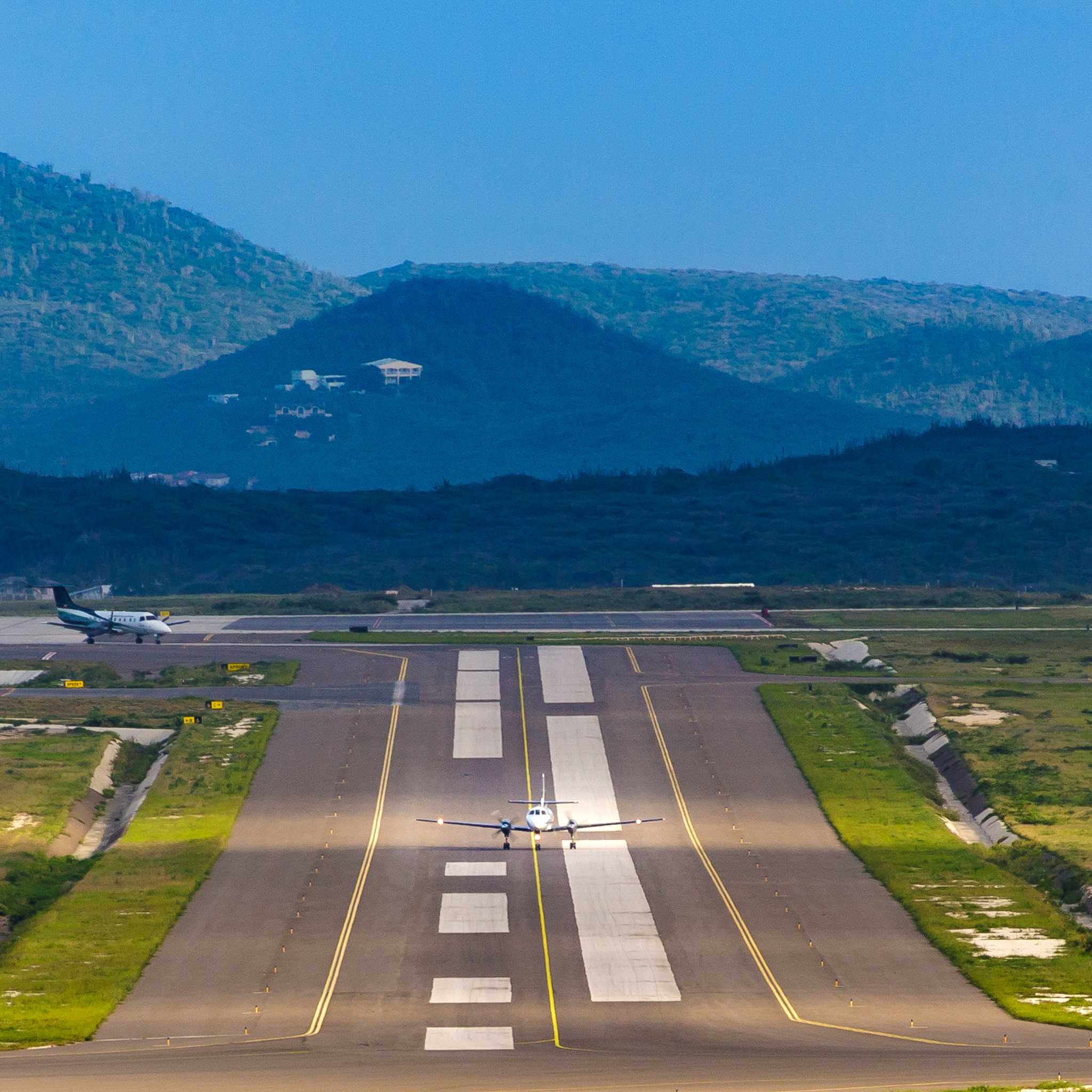 Private car transfers in Aruba from Queen Beatrix International Airport