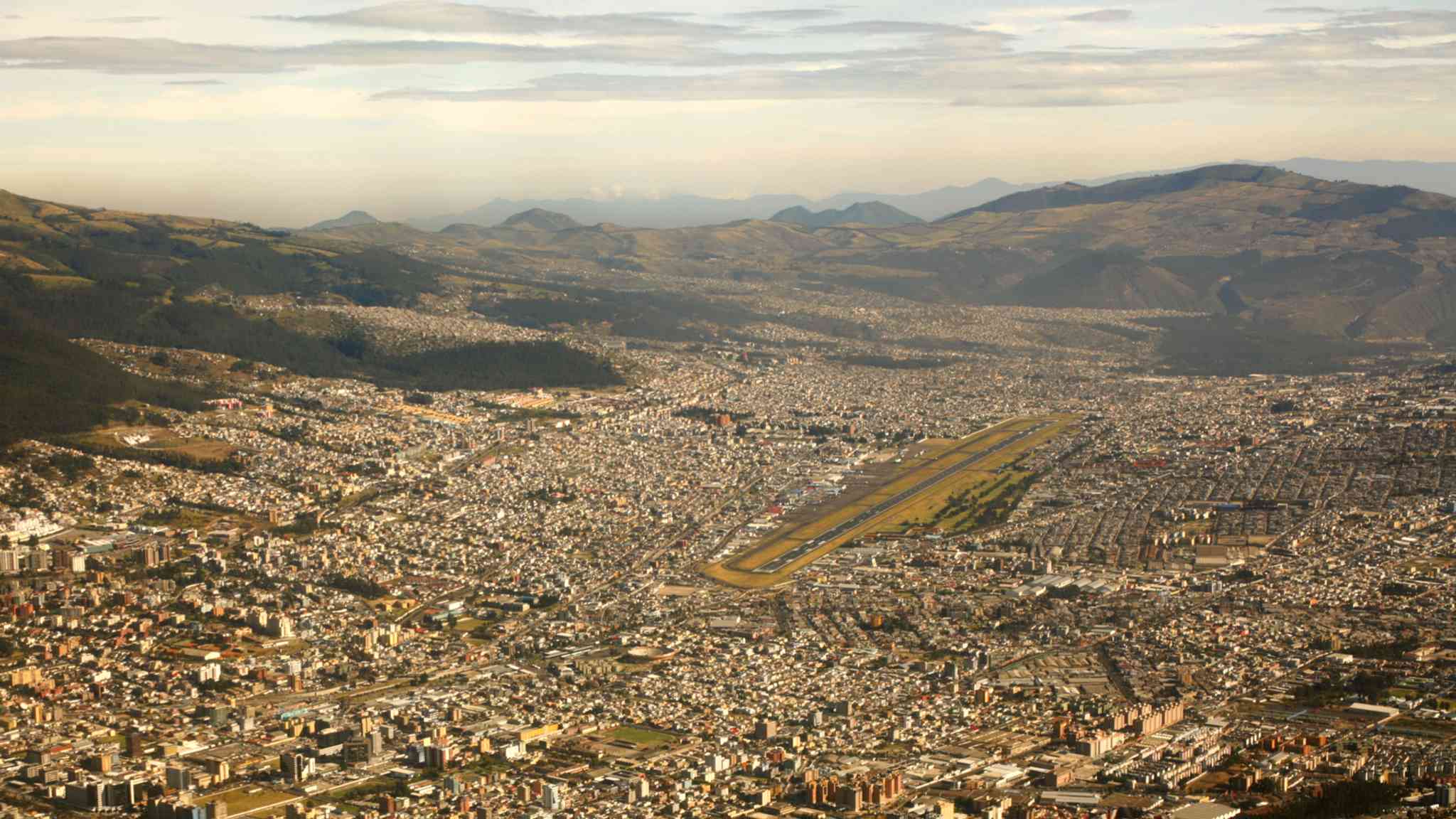 Quito International Airport 의 경치 - Atacames 에서 출발하는 개인 day trip - 사진 2